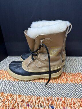 Sorel Manitou Woman's Size 7
